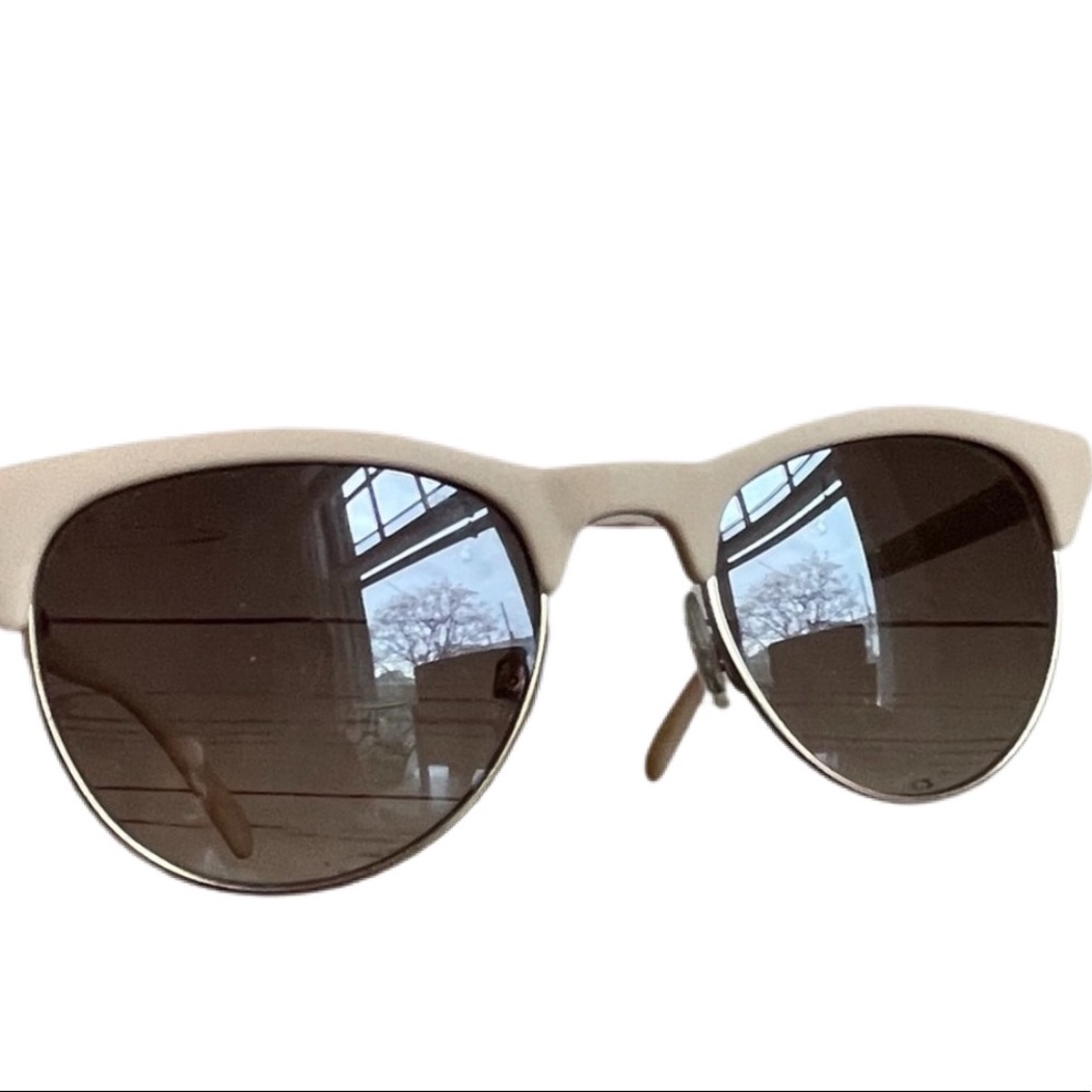 Like New Tahari Sunglasses - Womens